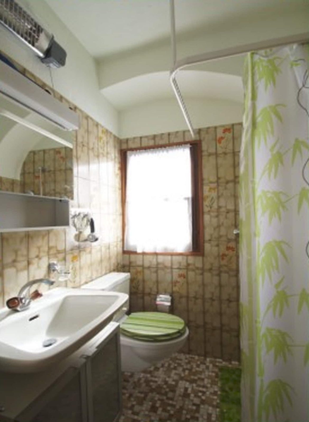 Zweites Badezimmer mit Dusche